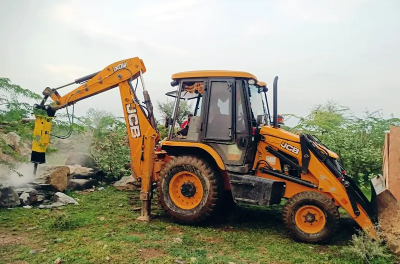 _chainsaw excavator Factory